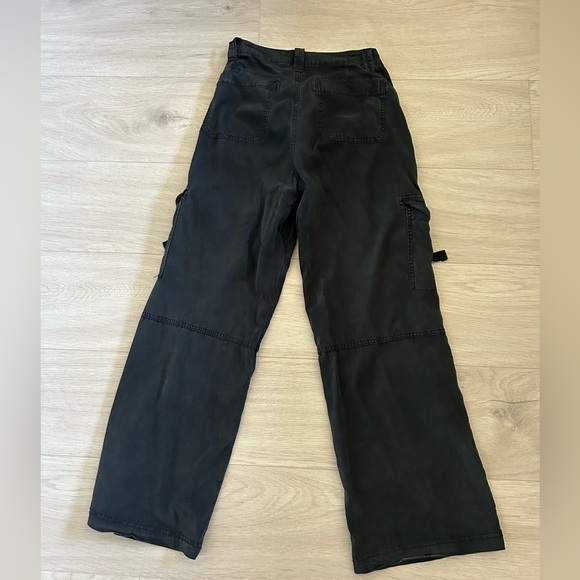 American Eagle Outfitters Pants - American Eagle Cargo Pants - 00 Short